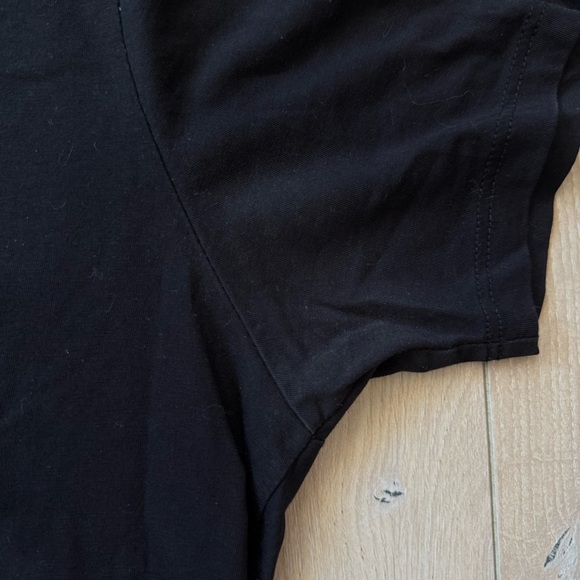 GUESS Logo Embroidered Women’s Classic Black Tee Size Small - Picture 4 of 8